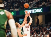 问鼎国际-包含国际比赛日密尔沃基雄鹿备战亚冠，外线爆发细节曝光，话题不断，轮换策略成焦点的词条